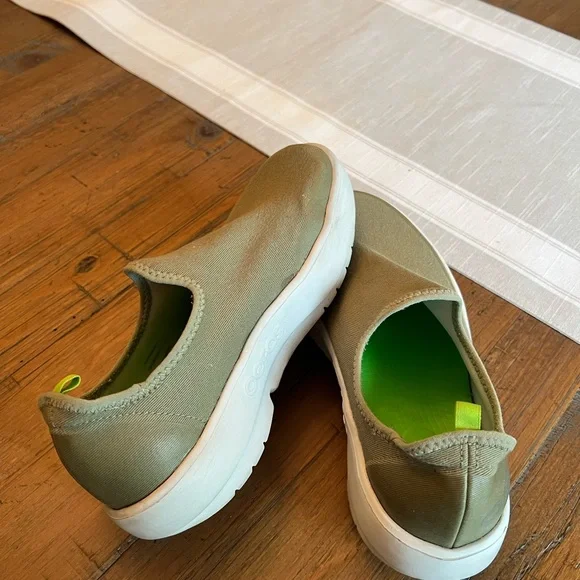 OOFOS Green WOMEN'S OOMG EEZEE LOW SHOE - Picture 4 of 6